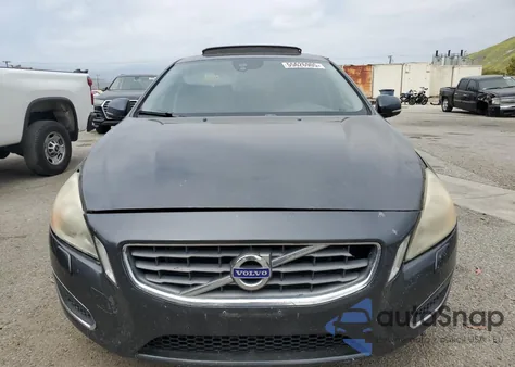 2013 Volvo S60 T5 z USA, uszkodzony, nr VIN YV1612FS1D1216915